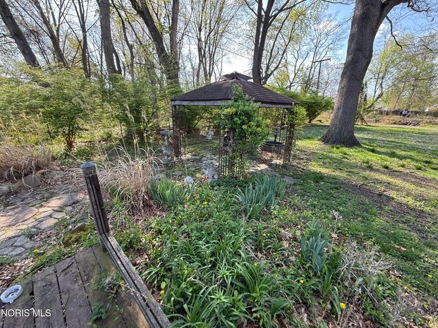 5927 Greenacre Road, Toledo, OH 43615