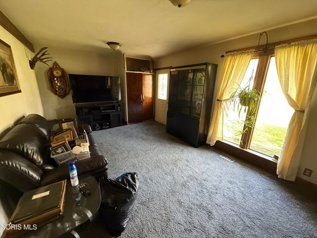 5927 Greenacre Road, Toledo, OH 43615