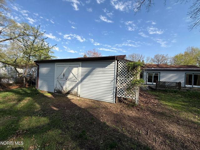 5927 Greenacre Road, Toledo, OH 43615