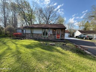 5927 Greenacre Road, Toledo, OH 43615