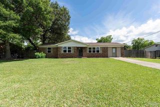 1420 Starlight Dr, Cantonment, FL 32533