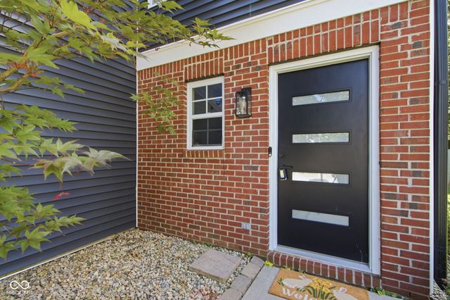 1748 Feather Reed Lane, Greenwood, IN 46143