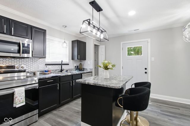 1748 Feather Reed Lane, Greenwood, IN 46143