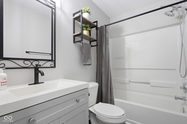 1748 Feather Reed Lane, Greenwood, IN 46143