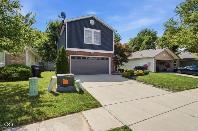 1748 Feather Reed Lane, Greenwood, IN 46143