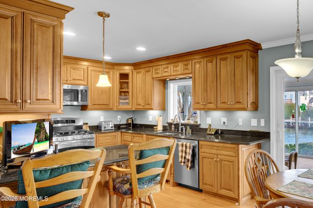 1005 Plimsoll Pt, Lanoka Harbor, NJ 08734