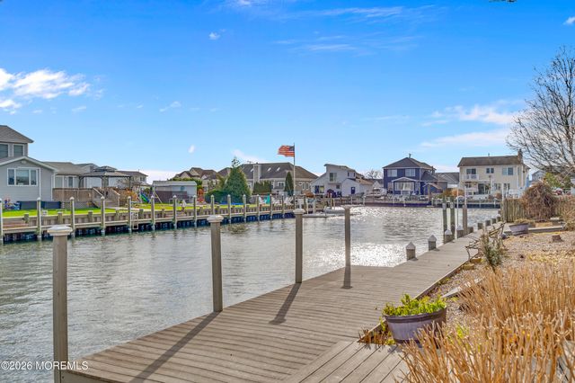 1005 Plimsoll Pt, Lanoka Harbor, NJ 08734