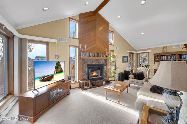 1005 Plimsoll Pt, Lanoka Harbor, NJ 08734