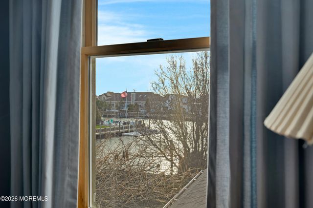 1005 Plimsoll Pt, Lanoka Harbor, NJ 08734