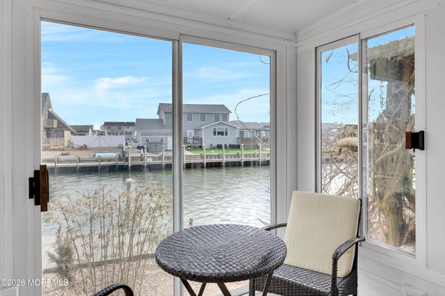 1005 Plimsoll Pt, Lanoka Harbor, NJ 08734