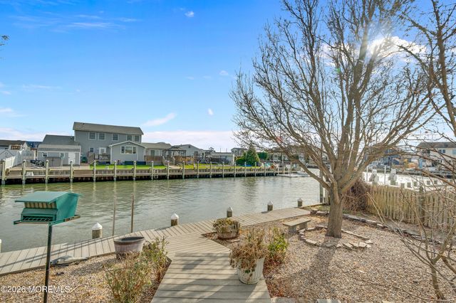 1005 Plimsoll Pt, Lanoka Harbor, NJ 08734