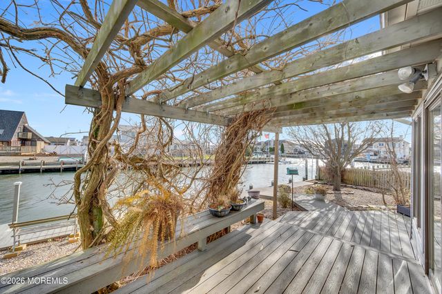 1005 Plimsoll Pt, Lanoka Harbor, NJ 08734