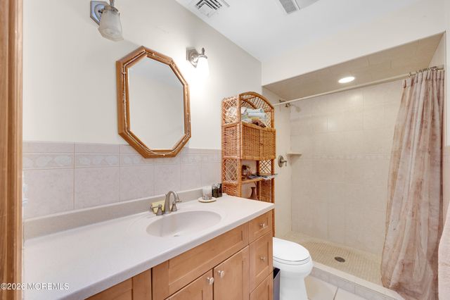 1005 Plimsoll Pt, Lanoka Harbor, NJ 08734