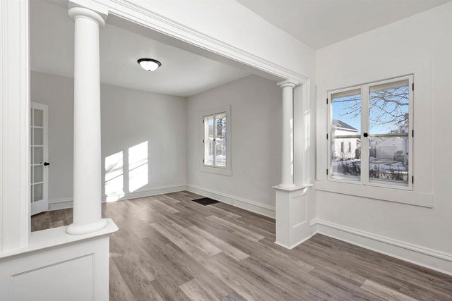 236 W SOUTH PARK AVENUE, Oshkosh, WI 54902