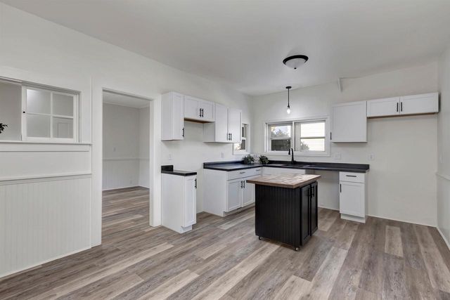 236 W SOUTH PARK AVENUE, Oshkosh, WI 54902