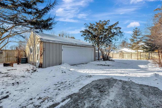 236 W SOUTH PARK AVENUE, Oshkosh, WI 54902