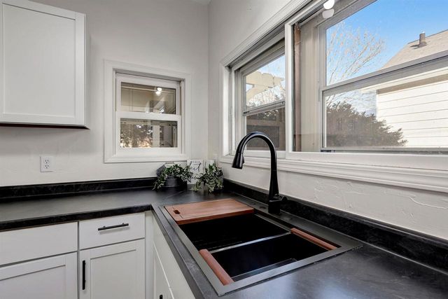 236 W SOUTH PARK AVENUE, Oshkosh, WI 54902