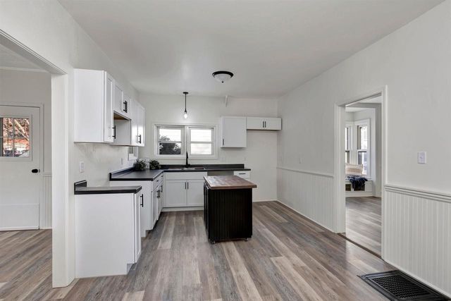 236 W SOUTH PARK AVENUE, Oshkosh, WI 54902