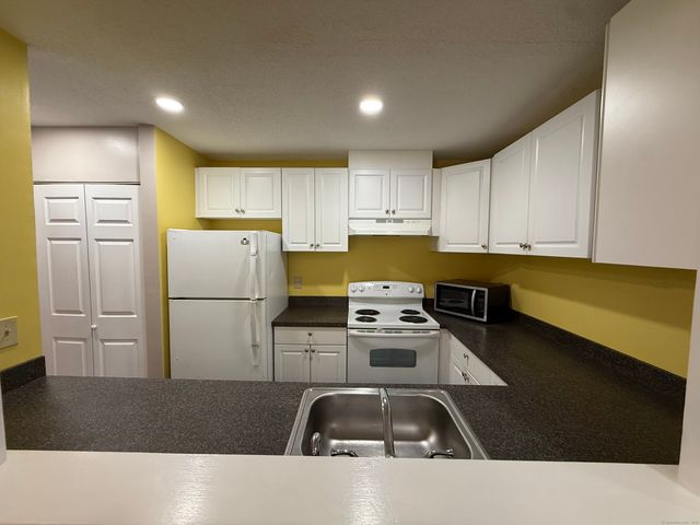 175 Mill Pond Road 215, Hamden, CT 06514