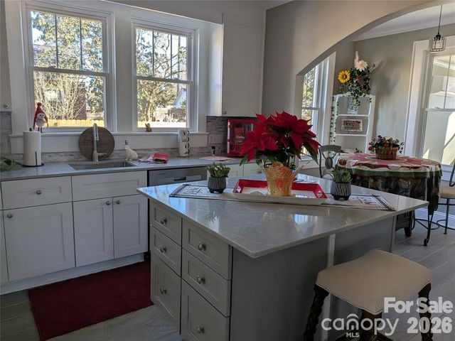 933 W Warren Street, Shelby, NC 28150