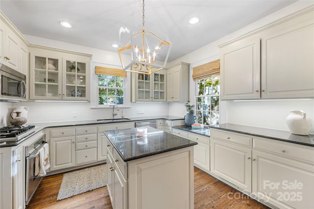 2119 Dilworth Road E, Charlotte, NC 28203