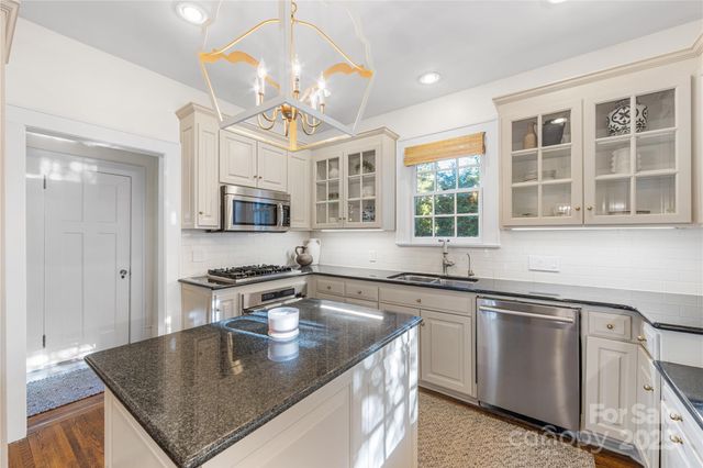 2119 Dilworth Road E, Charlotte, NC 28203