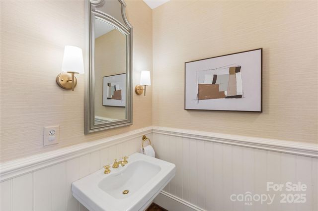 2119 Dilworth Road E, Charlotte, NC 28203