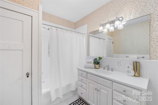 2119 Dilworth Road E, Charlotte, NC 28203