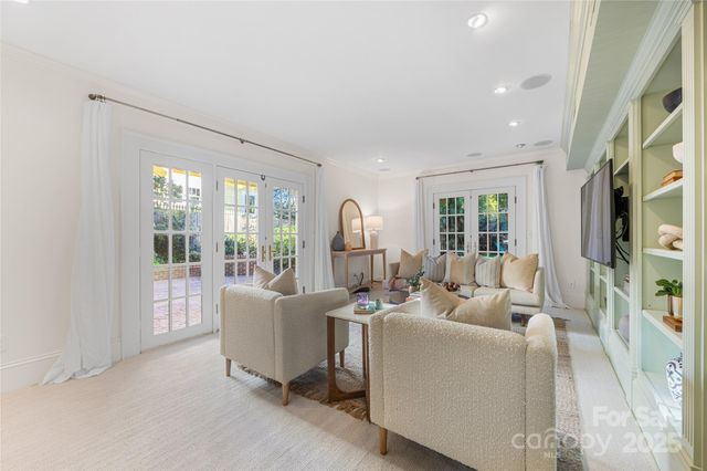 2119 Dilworth Road E, Charlotte, NC 28203