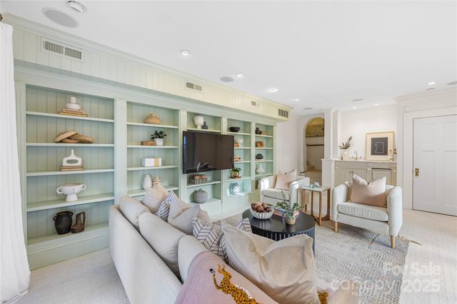 2119 Dilworth Road E, Charlotte, NC 28203