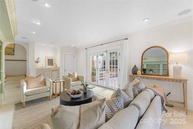 2119 Dilworth Road E, Charlotte, NC 28203