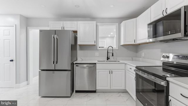 7 GREENWICH CT, Newark, DE 19702