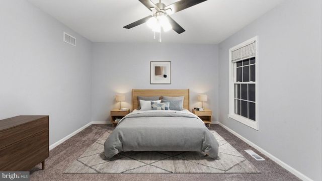 7 GREENWICH CT, Newark, DE 19702