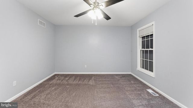 7 GREENWICH CT, Newark, DE 19702