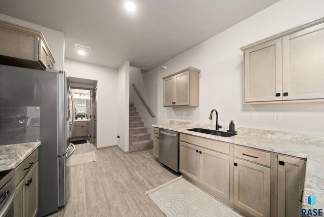 7705 S Townsley Ave Avenue 8, Sioux Falls, SD 57108