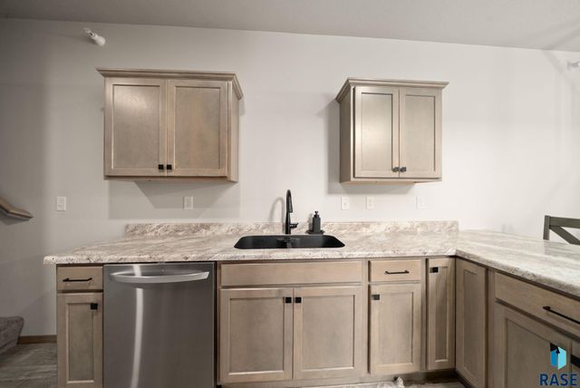 7705 S Townsley Ave Avenue 8, Sioux Falls, SD 57108