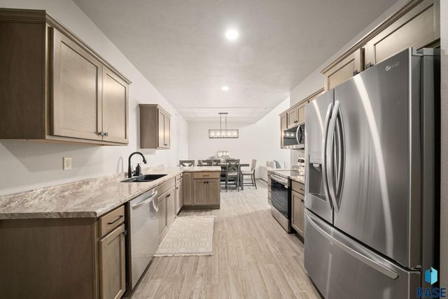 7705 S Townsley Ave Avenue 8, Sioux Falls, SD 57108