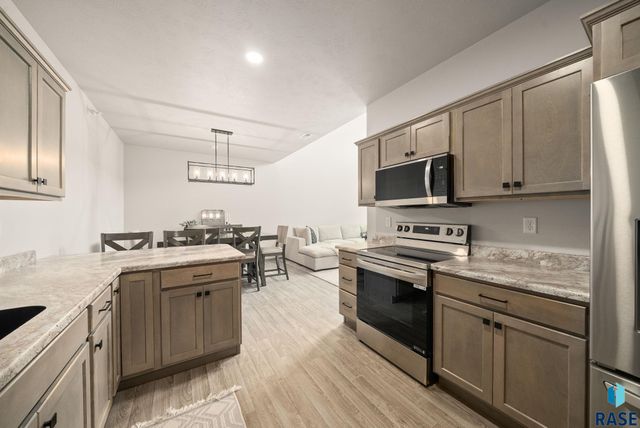 7705 S Townsley Ave Avenue 8, Sioux Falls, SD 57108