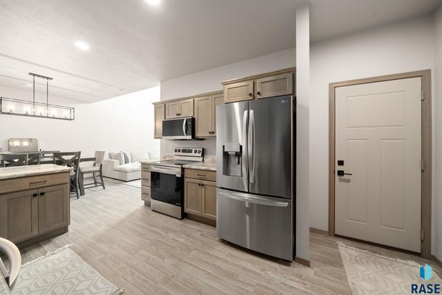 7705 S Townsley Ave Avenue 8, Sioux Falls, SD 57108