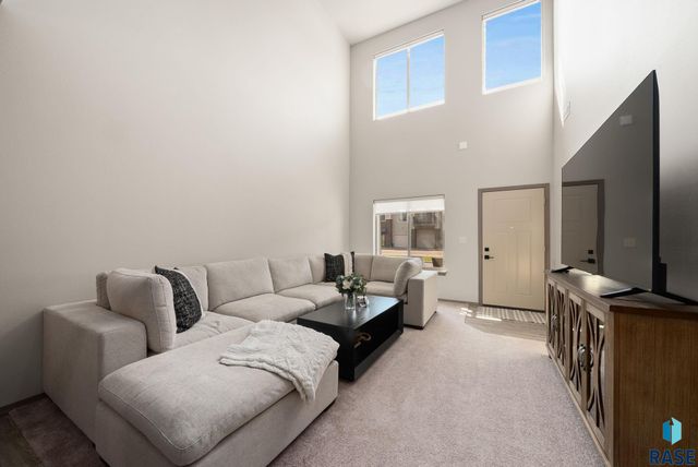 7705 S Townsley Ave Avenue 8, Sioux Falls, SD 57108