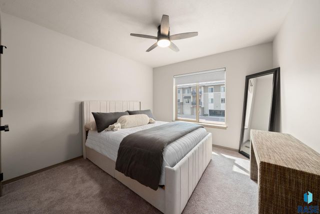 7705 S Townsley Ave Avenue 8, Sioux Falls, SD 57108