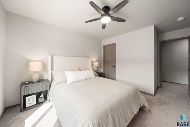 7705 S Townsley Ave Avenue 8, Sioux Falls, SD 57108