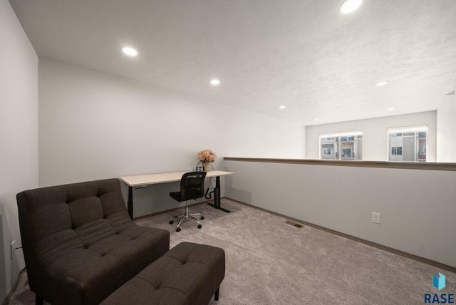 7705 S Townsley Ave Avenue 8, Sioux Falls, SD 57108