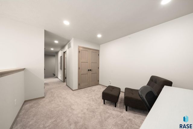 7705 S Townsley Ave Avenue 8, Sioux Falls, SD 57108