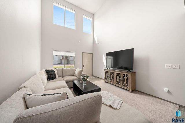 7705 S Townsley Ave Avenue 8, Sioux Falls, SD 57108