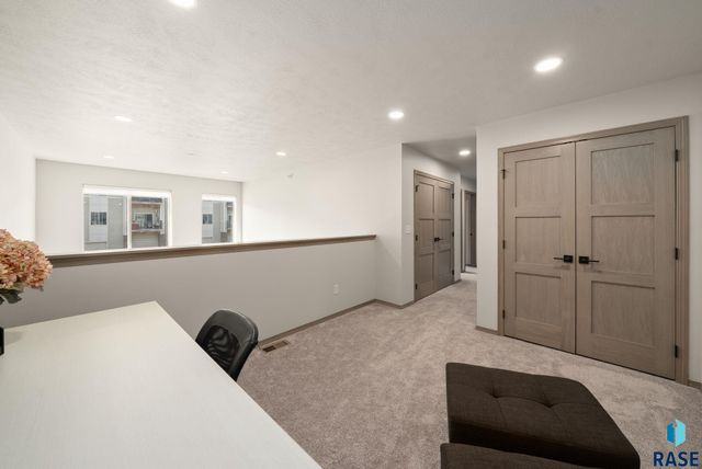 7705 S Townsley Ave Avenue 8, Sioux Falls, SD 57108