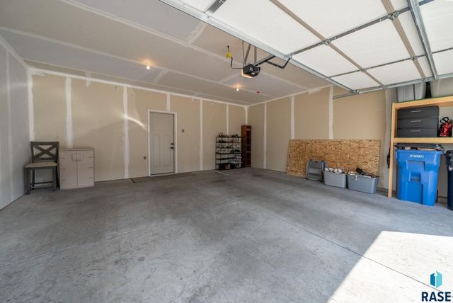 7705 S Townsley Ave Avenue 8, Sioux Falls, SD 57108