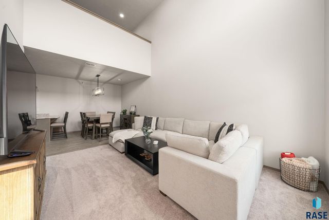 7705 S Townsley Ave Avenue 8, Sioux Falls, SD 57108