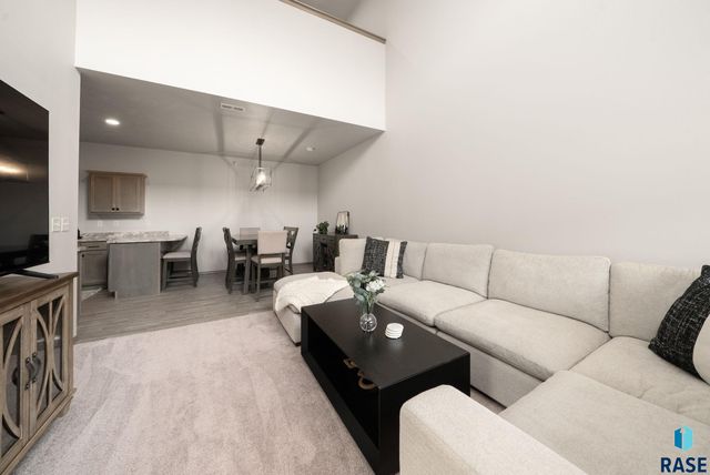 7705 S Townsley Ave Avenue 8, Sioux Falls, SD 57108