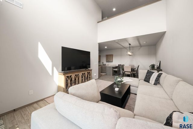 7705 S Townsley Ave Avenue 8, Sioux Falls, SD 57108